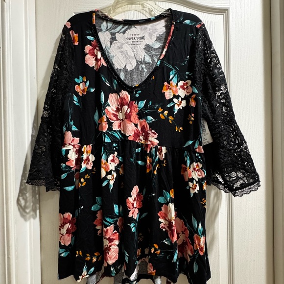 NWT Torrid Black Floral Blouse with Lace Sleeves - Picture 3 of 8